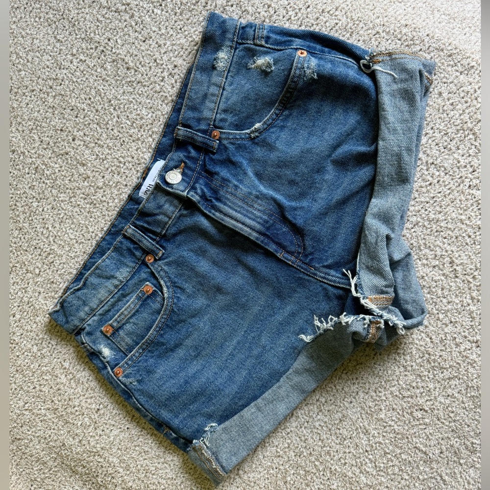 ZARA SHORTS SIZE 10